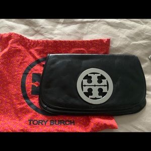 Tory burch classic clutch